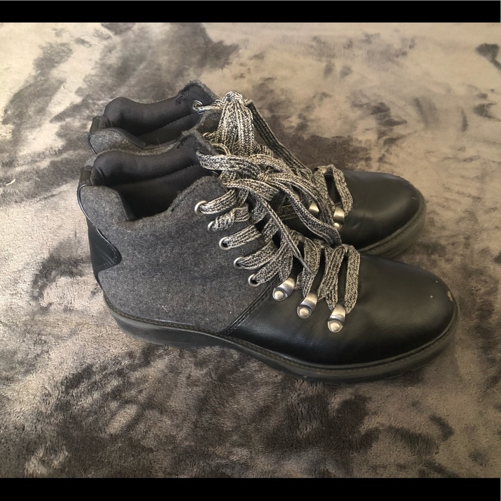 Universal Threads Black & Grey Boots